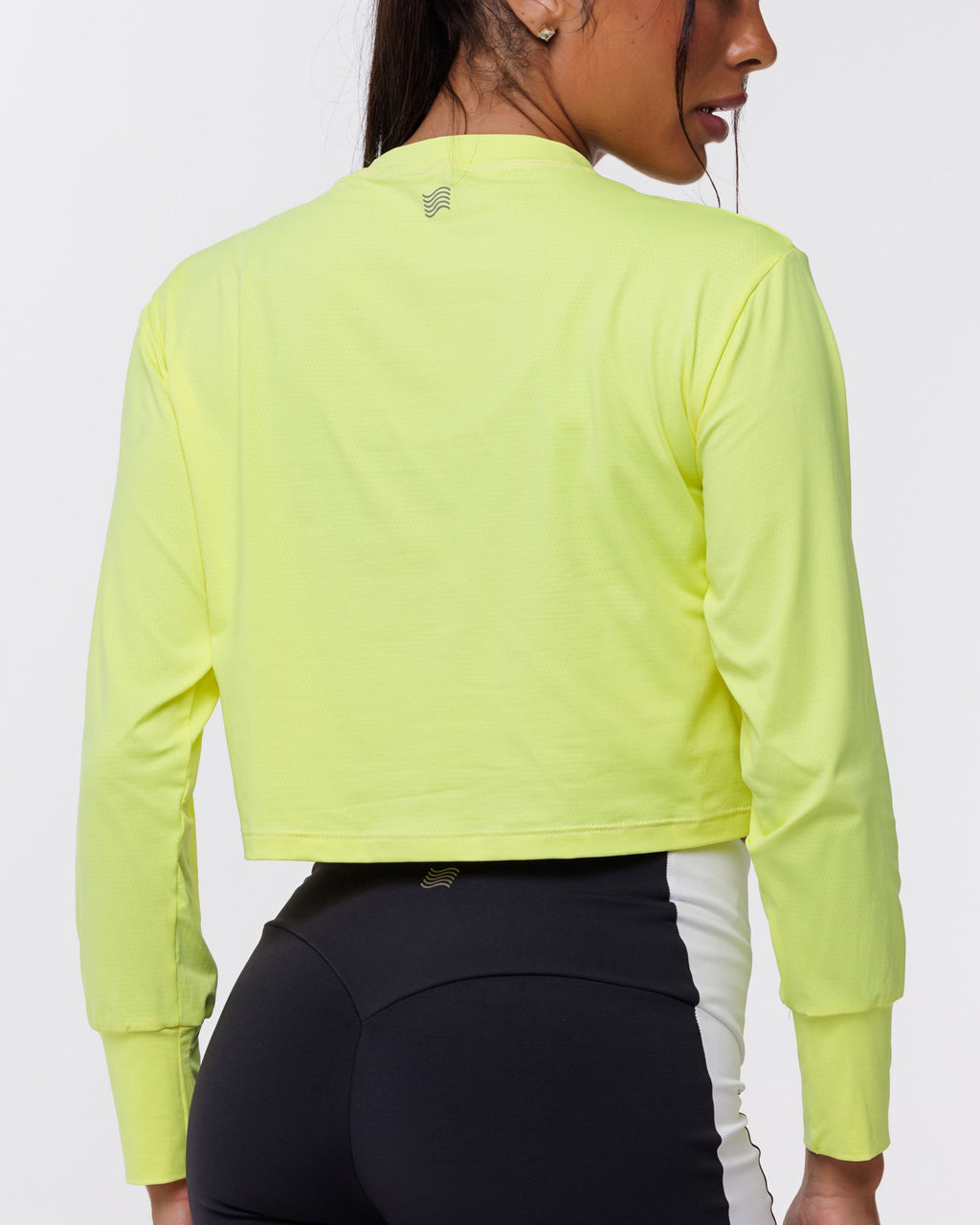Cropped Shirt Walk Stretch